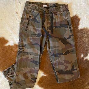 aritzia camo joggers